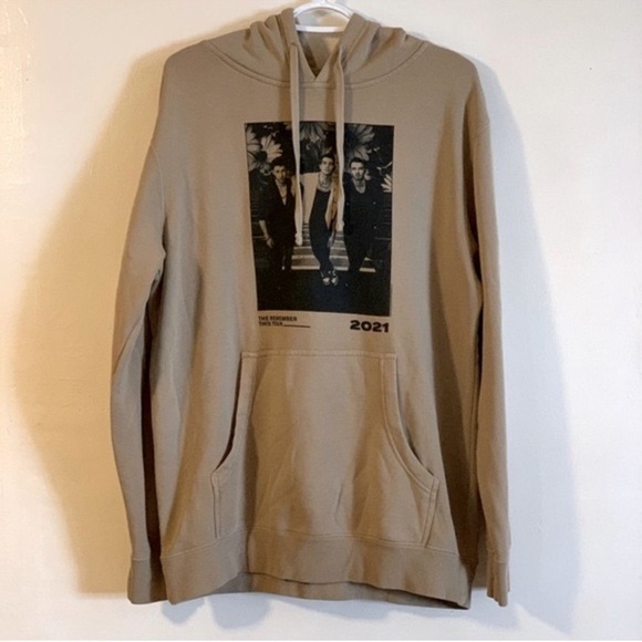 Jonas Brothers Hoodie 2021 Official US Tour Dates Merch Size M - Picture 1 of 4